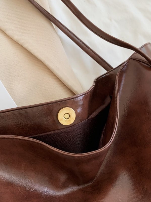 Bolso tipo bucket de cuero suave de gran capacidad