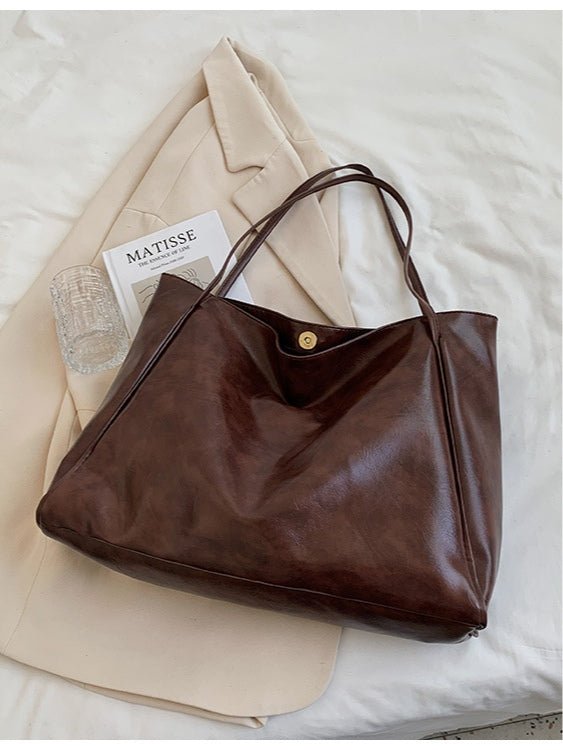 Bolso tipo bucket de cuero suave de gran capacidad