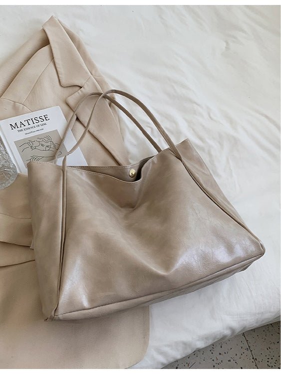 Bolso tipo bucket de cuero suave de gran capacidad