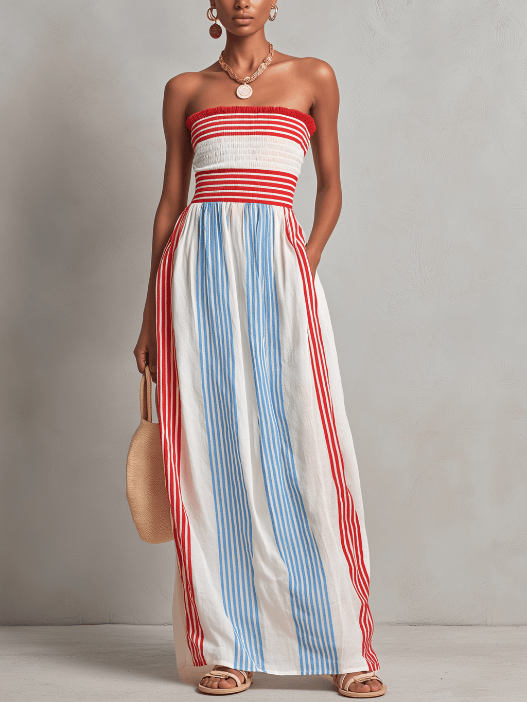 Vestido maxi sin tirantes a rayas rojas y azules con fruncido