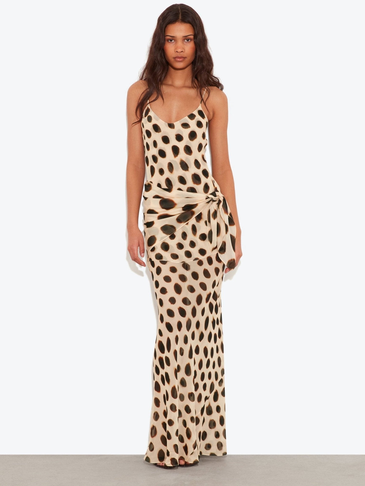 Vestido maxi con estampado de lunares de animales