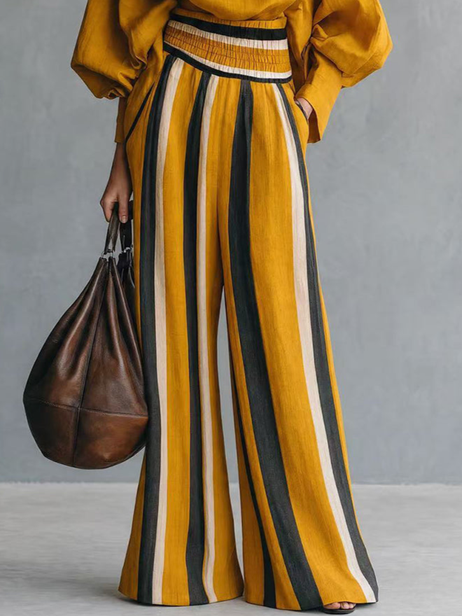 Conjunto de top holgado mostaza y pantalón ancho a rayas