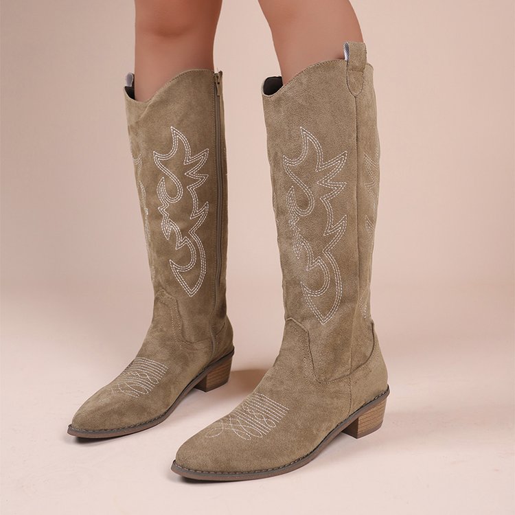 Botas vaqueras de mezclilla bordadas con plataforma