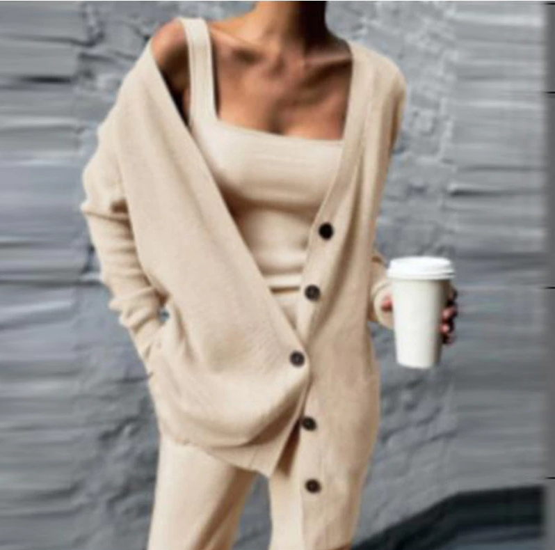 Conjunto de punto de tres piezas, cómodo y versátil
