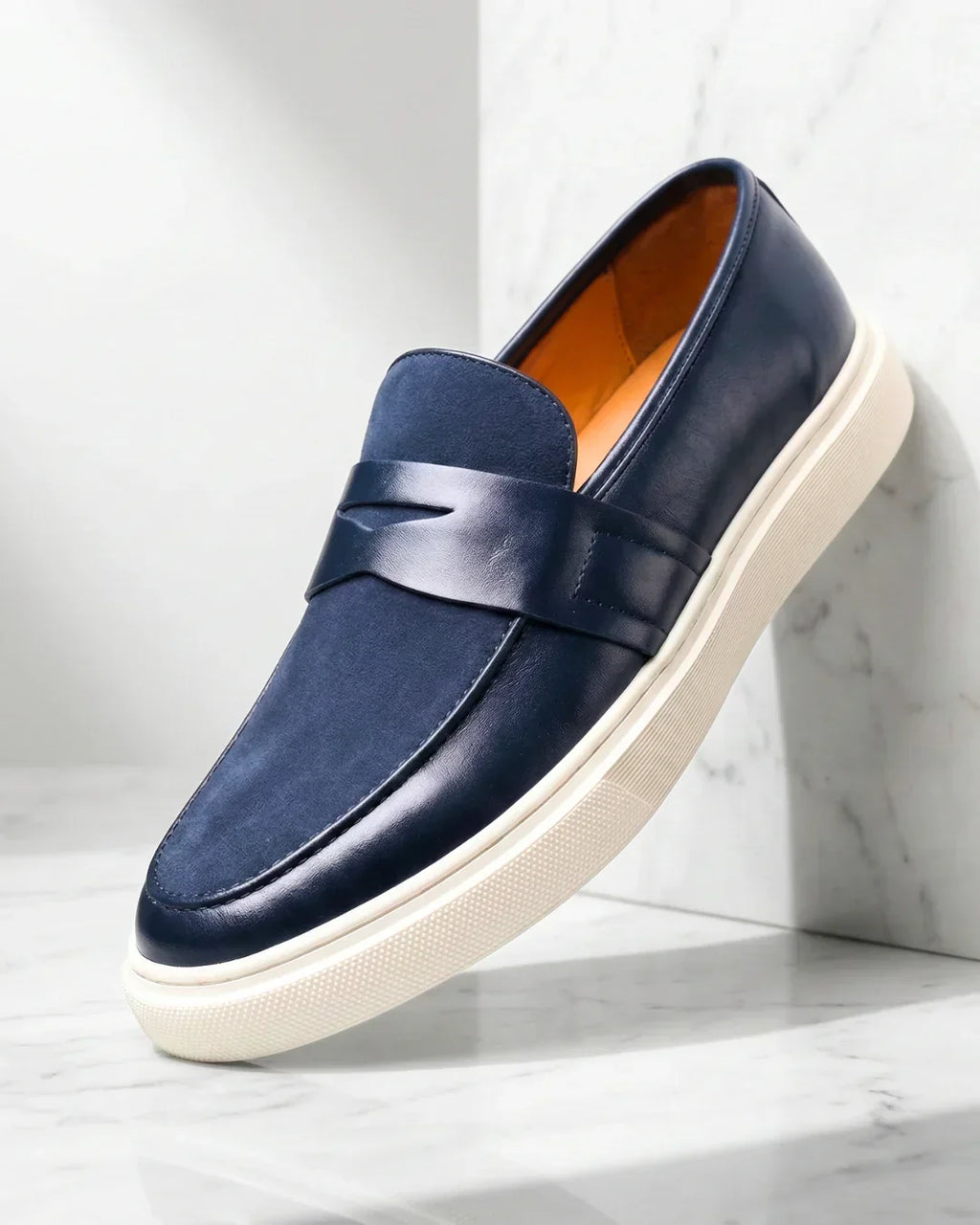 Mocasín AUGUSTO de piel y ante estilo náutico