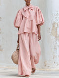 Conjunto en rosa palo con top de lazo y mangas abullonadas y pantalón ancho
