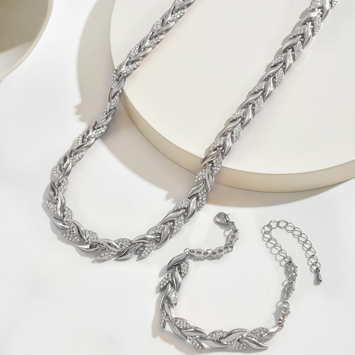 Claudine | Collar hecho a mano en forma de cola de pez