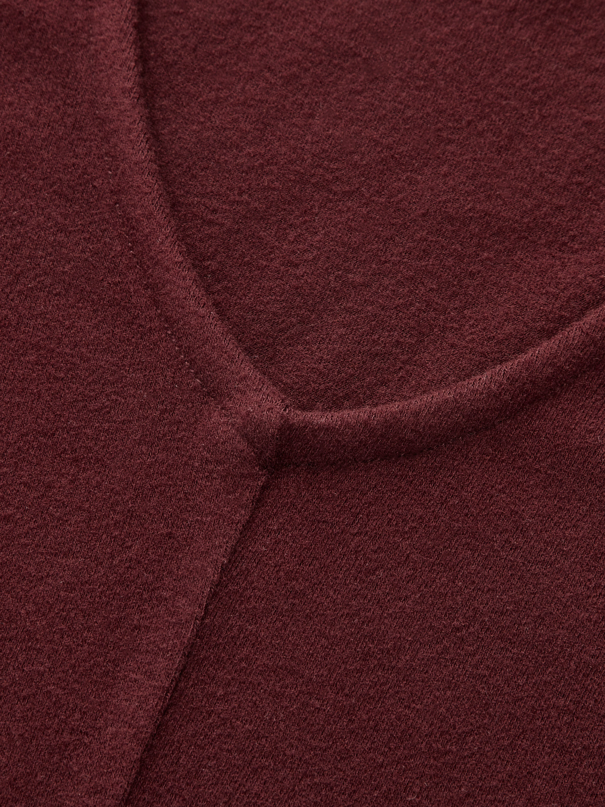 Top ajustado con escote en V profundo