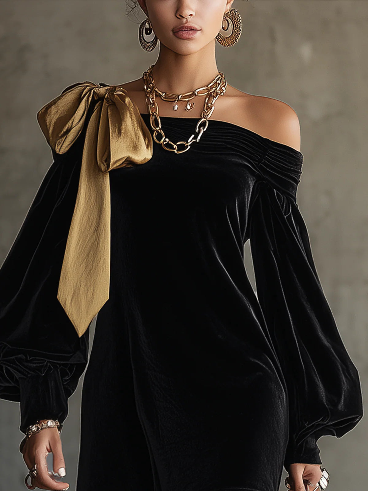 Mini vestido negro de terciopelo con lazo de satén dorado
