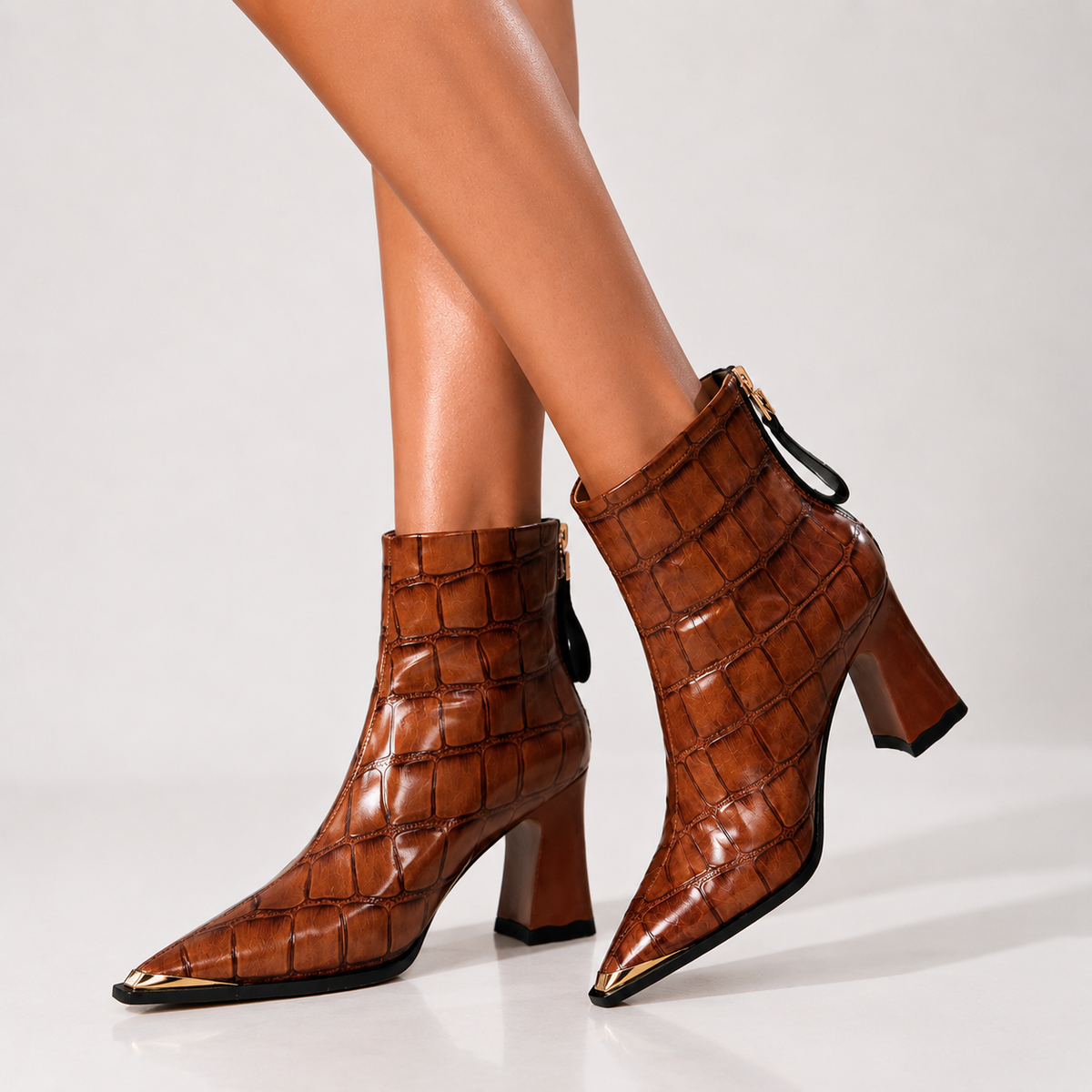 Botines con Puntera Dorada