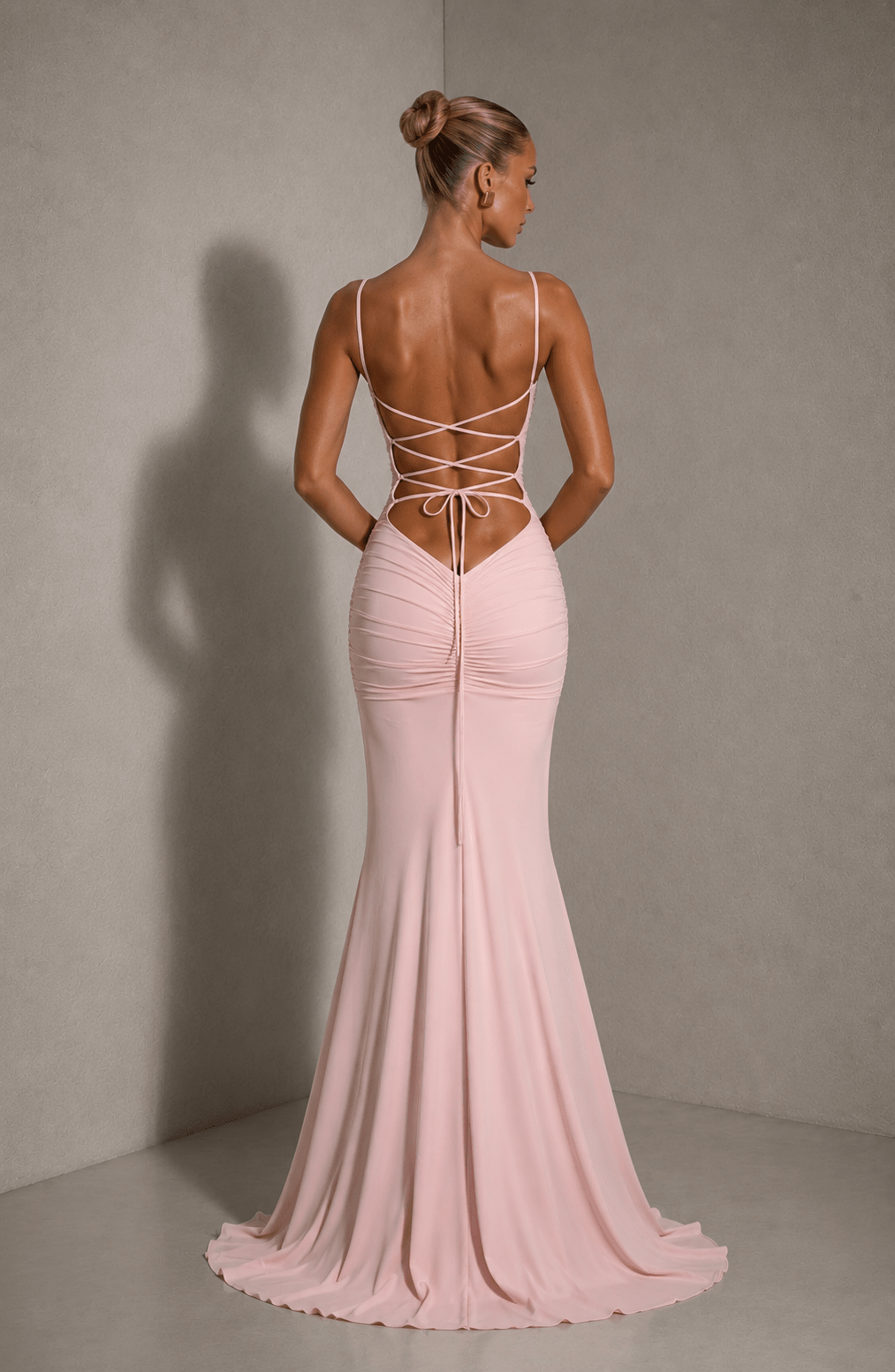 Vestido de malla suave en color rosa empolvado