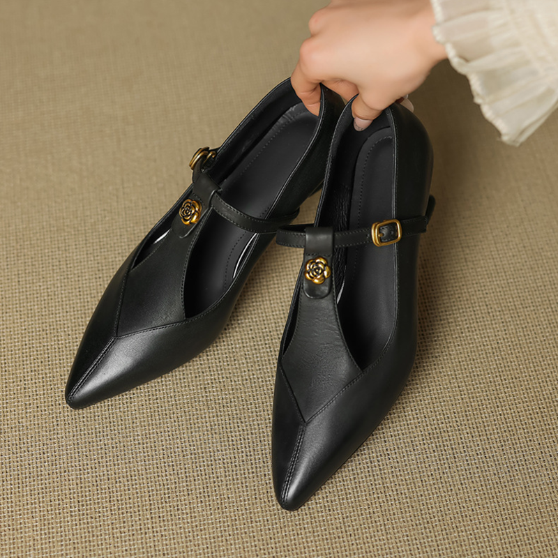 Zapatos de tacón bajo con adorno de rosa