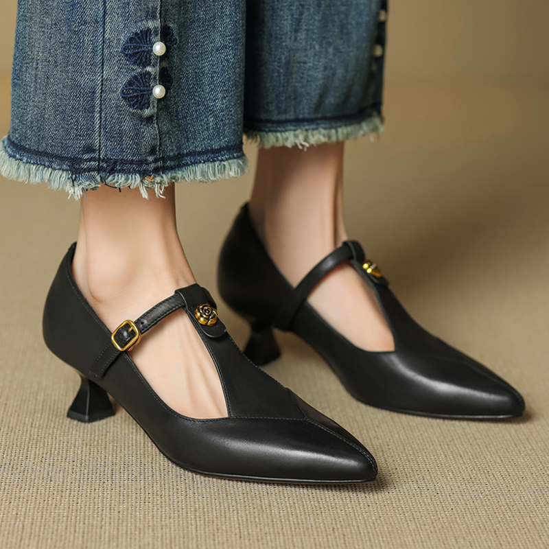 Zapatos de tacón bajo con adorno de rosa