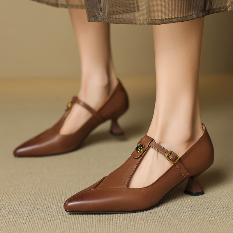 Zapatos de tacón bajo con adorno de rosa
