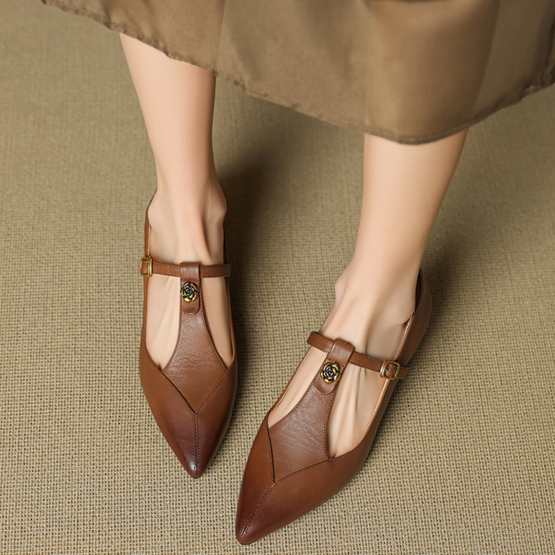 Zapatos de tacón bajo con adorno de rosa