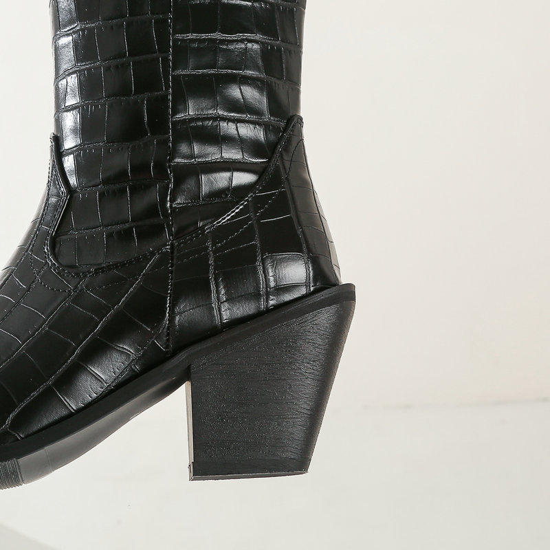 Botas altas estilo western con efecto cocodrilo