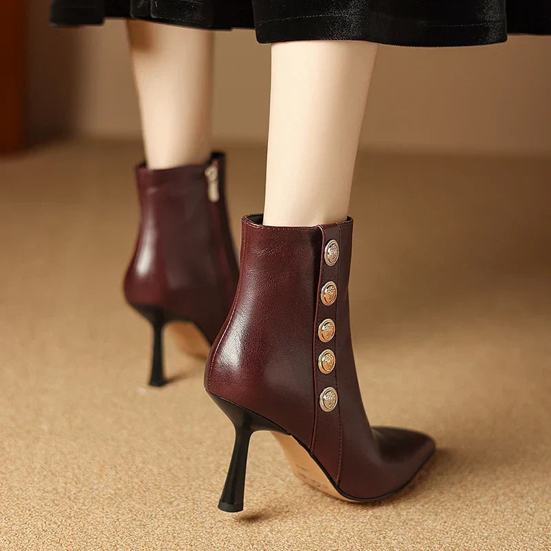 Botines de Cuero con Botones Decorativos