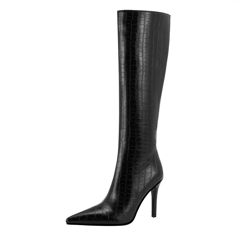 Botas altas con efecto cocodrilo y tacón de aguja
