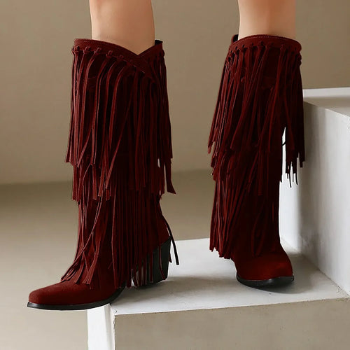 Botas con flecos y borlas