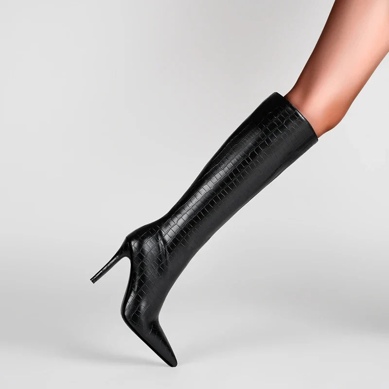 Botas altas con efecto cocodrilo y tacón de aguja