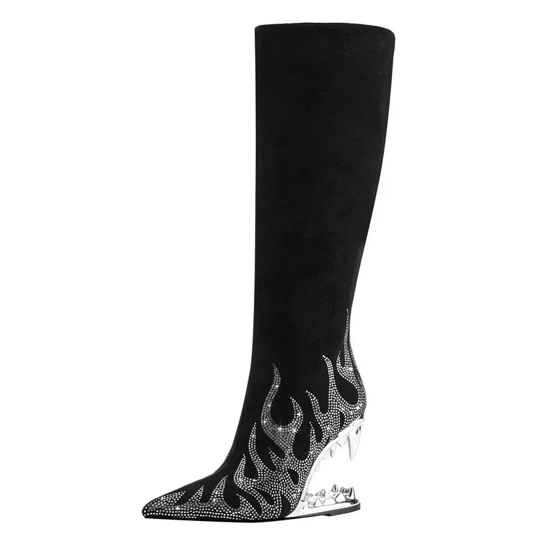 Botas altas con pedrería y tacón escalonado