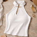 Top blanco Emi con escote abierto