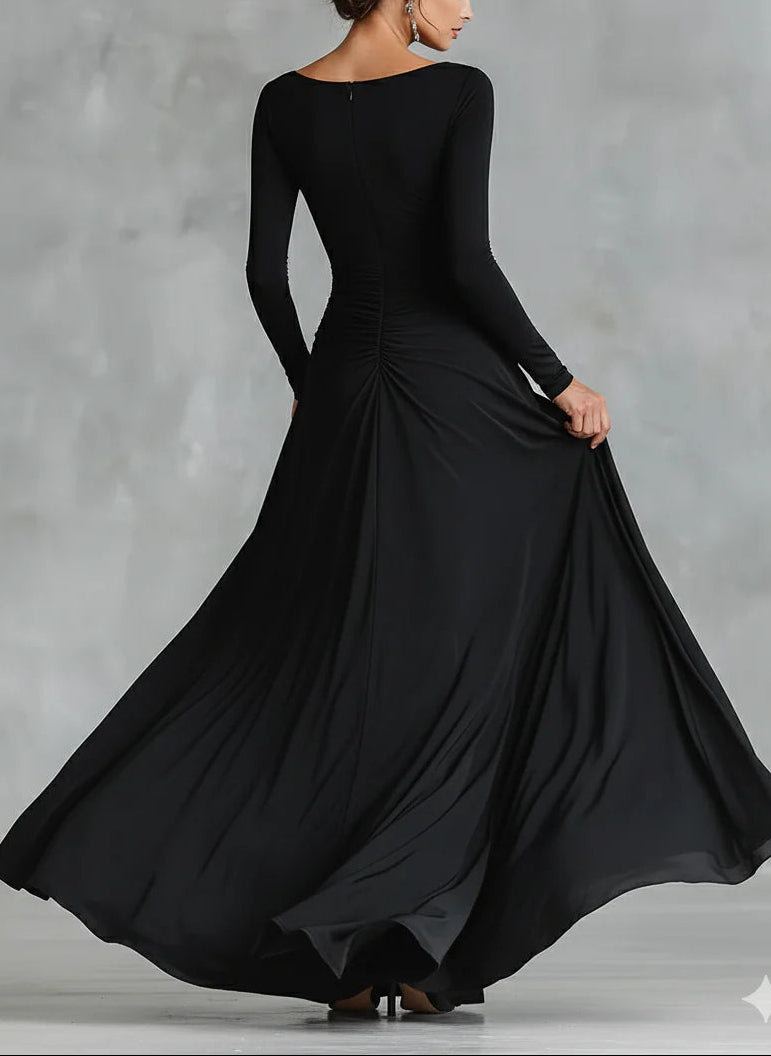 Vestido Largo Negro de Crepé Plisado Cuello Barco