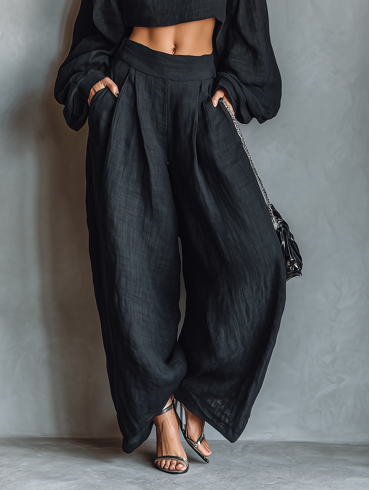 Conjunto negro de top con hombros descubiertos y pantalón ancho