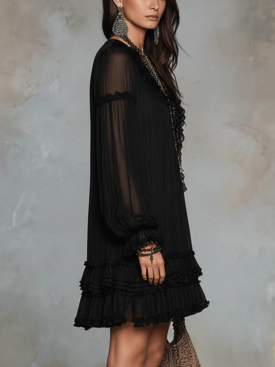 Mini vestido negro de gasa con escote en V, volantes y mangas farol