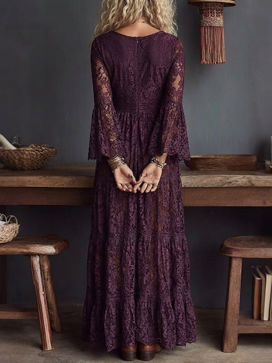 Vestido largo de encaje morado con escote en V, mangas acampanadas y drapeado