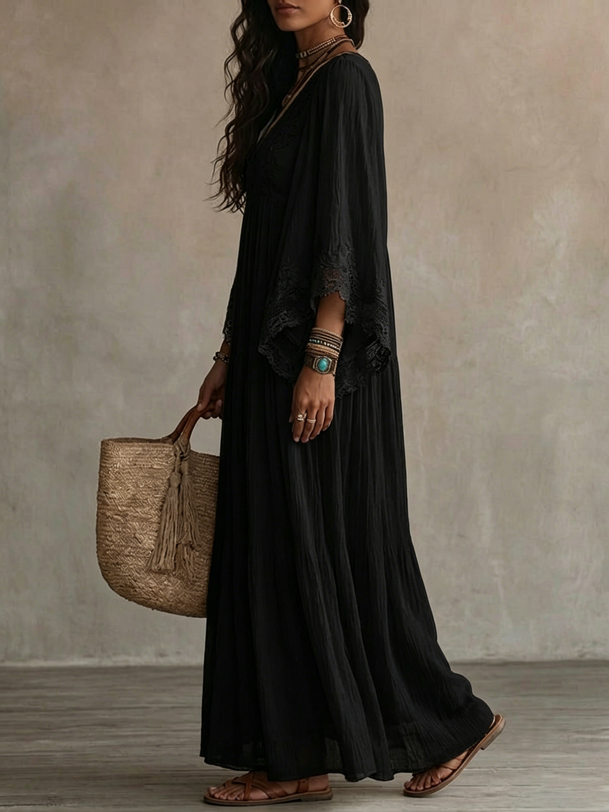 Ambra | Vestido maxi negro con escote en V y mangas murciélago