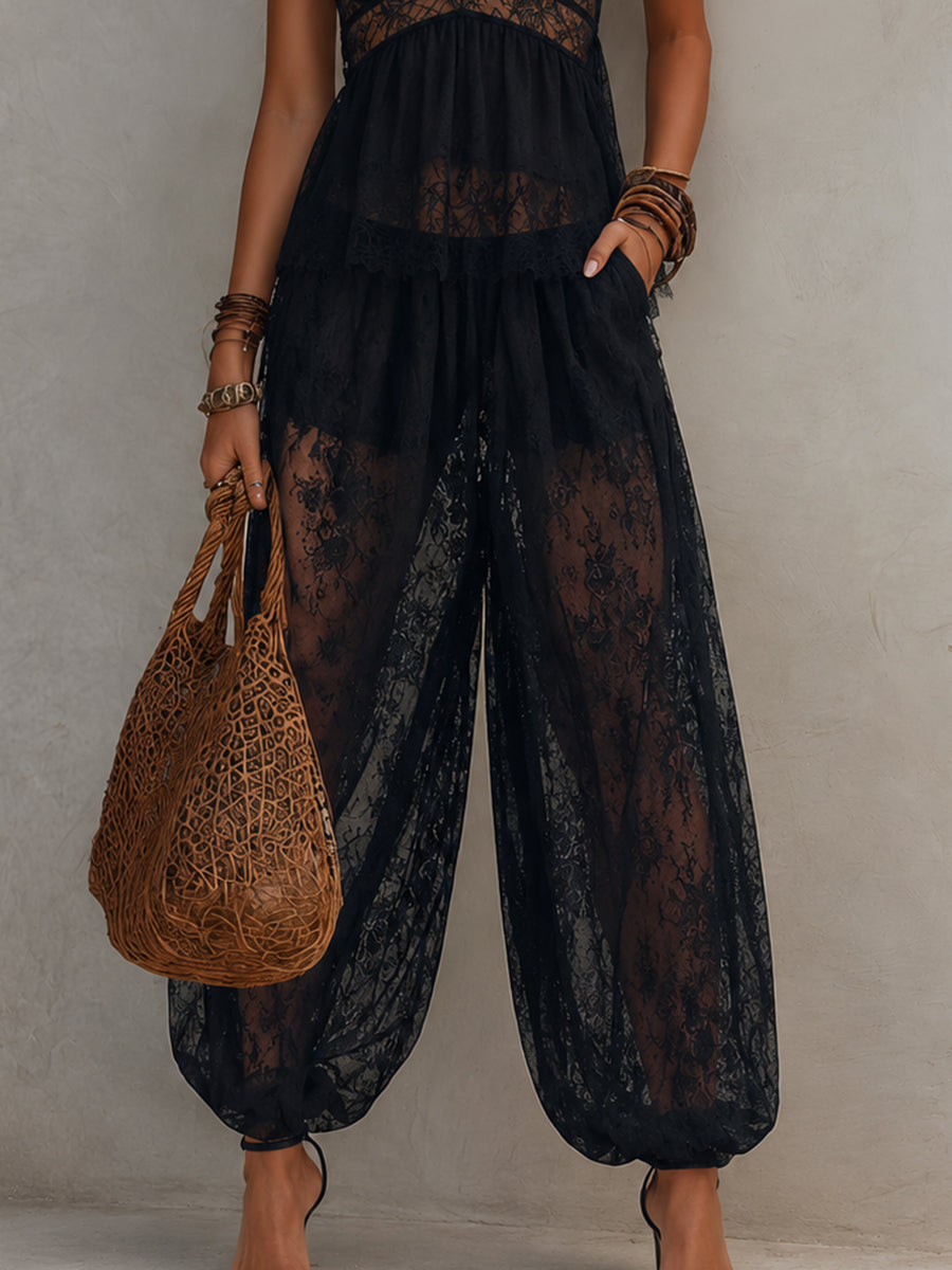 Conjunto negro de top de encaje con espalda descubierta y pantalón tipo harem