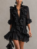 Vestido mini negro de gasa con volantes y encaje