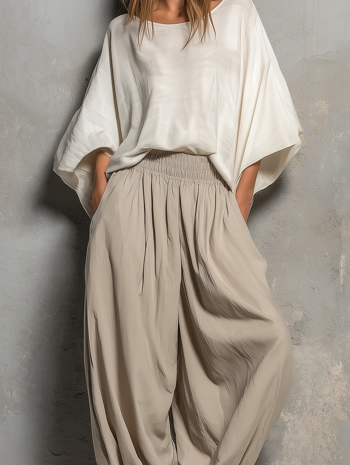 Conjunto de top blanco de manga murciélago y pantalón harem caqui