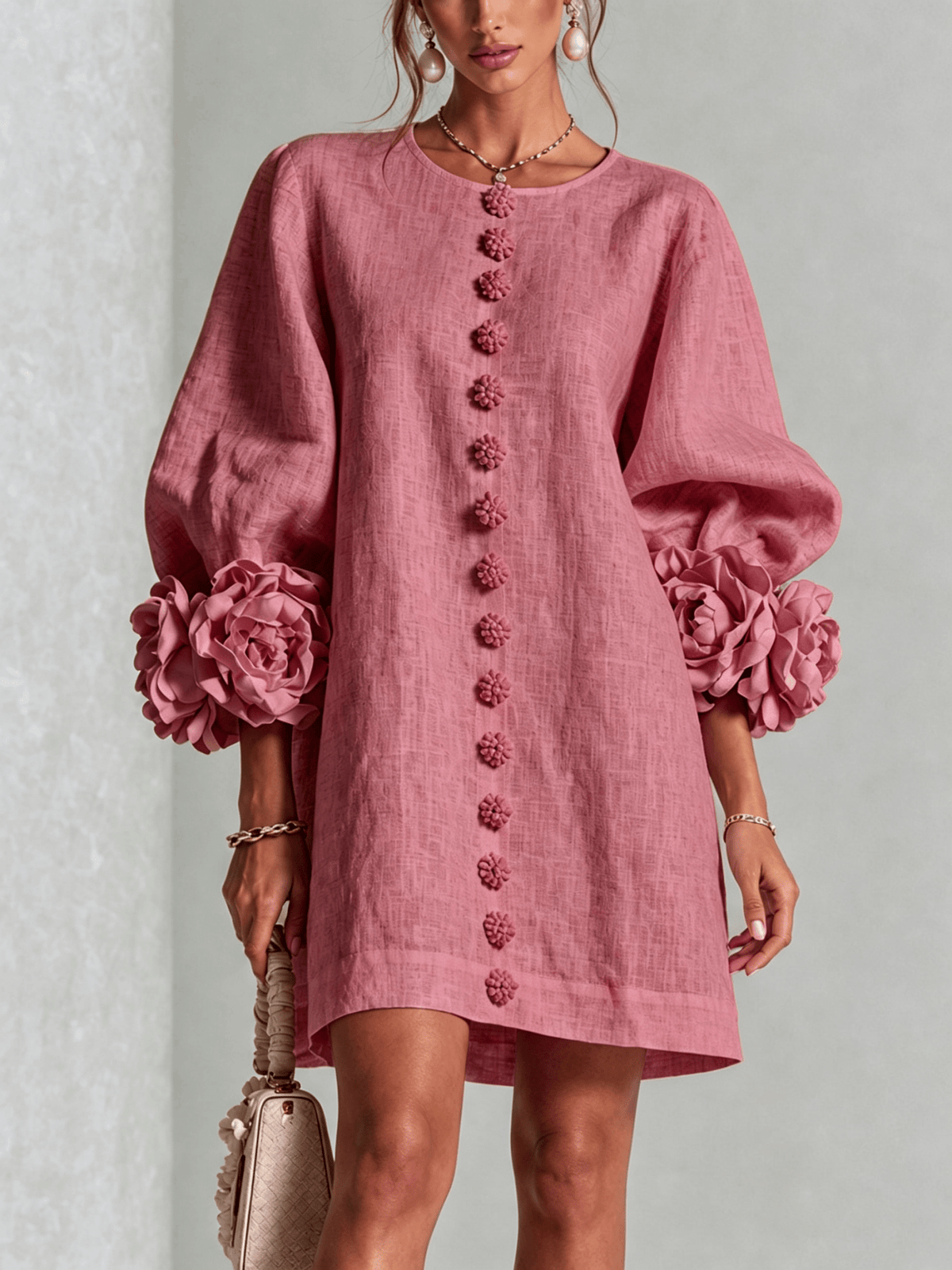 Minivestido con estampado floral y botones, con llamativos puños florales.