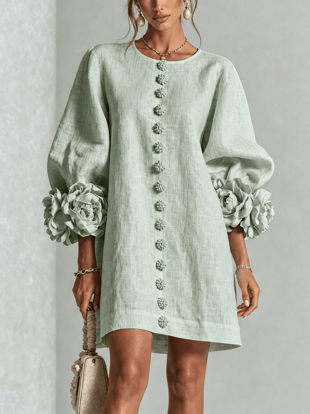 Minivestido con estampado floral y botones, con llamativos puños florales.