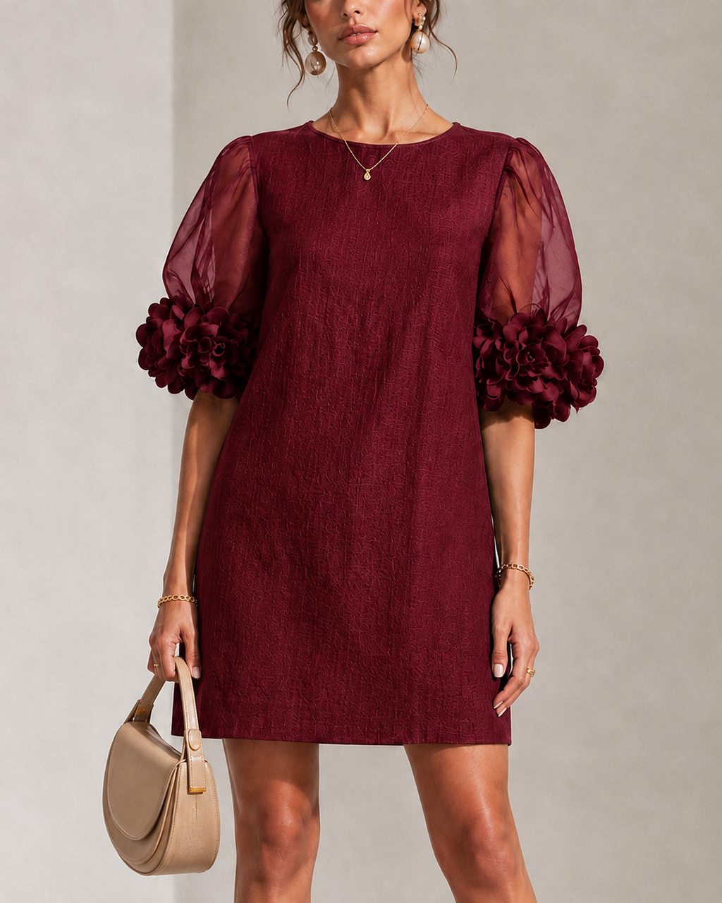 Mini Vestido Burdeos de Organza con Mangas Abullonadas y Puños Florales