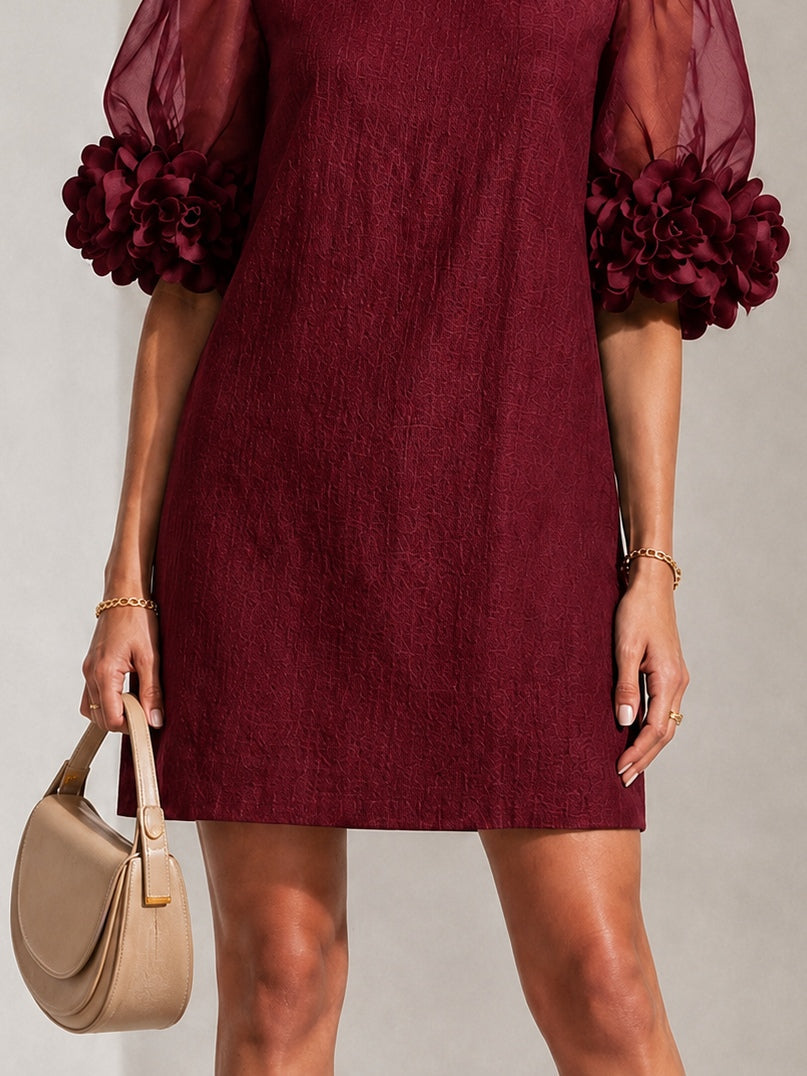 Mini Vestido Burdeos de Organza con Mangas Abullonadas y Puños Florales