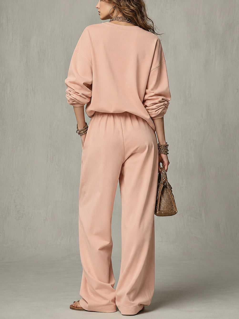 Conjunto rosa empolvado de sudadera de cuello redondo y pantalón de pierna ancha de talle alto