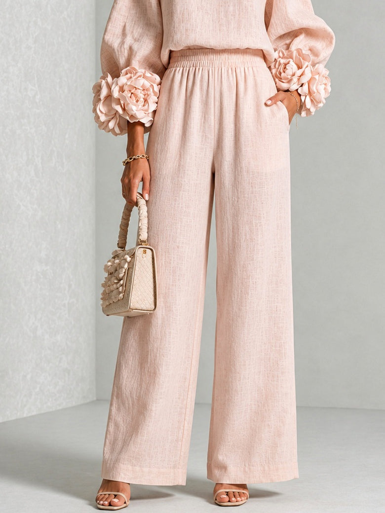 Conjunto rosa de top con puños florales y pantalón ancho