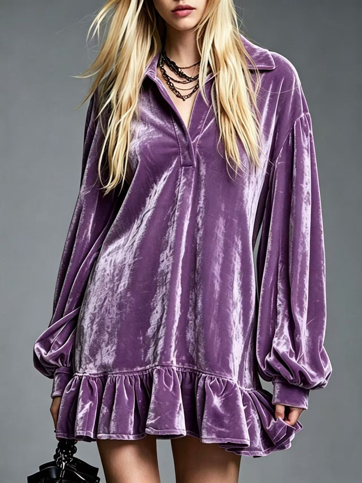 Mini vestido de terciopelo con mangas abullonadas y bajo de volantes