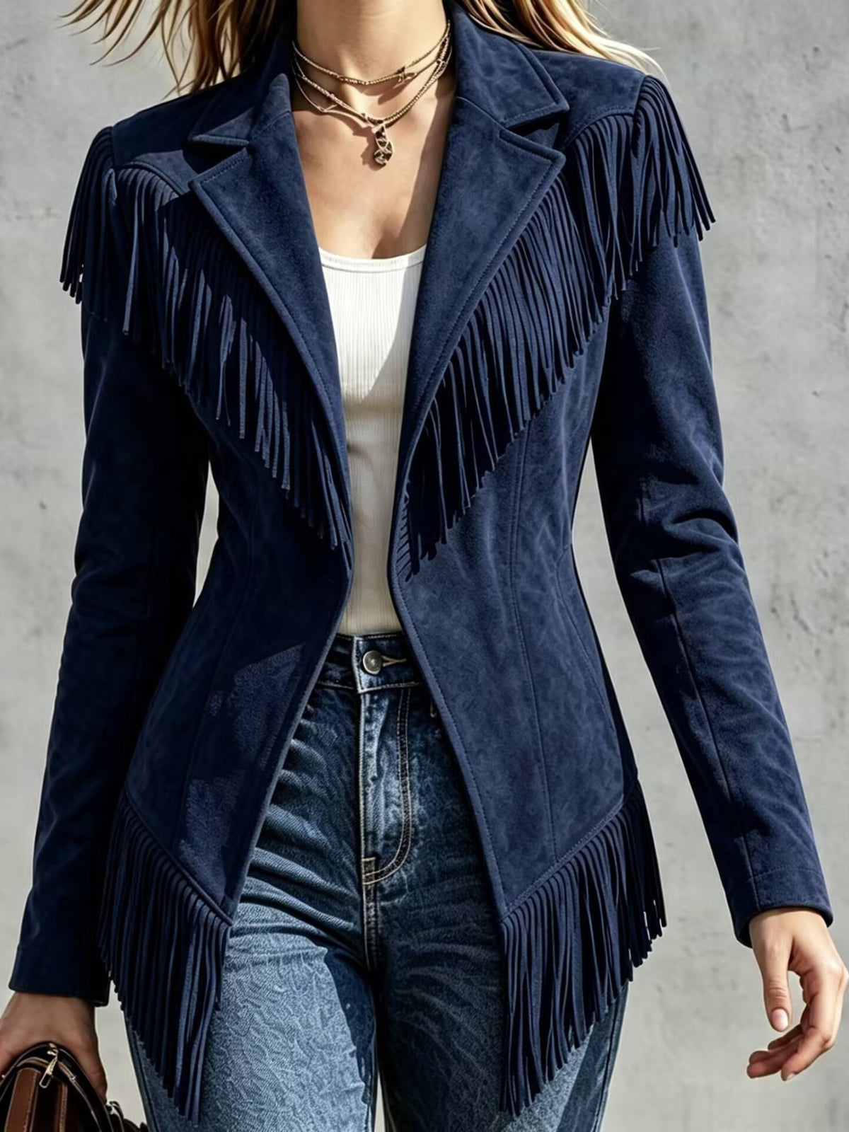 Chaqueta entallada de ante sintético con flecos y solapa