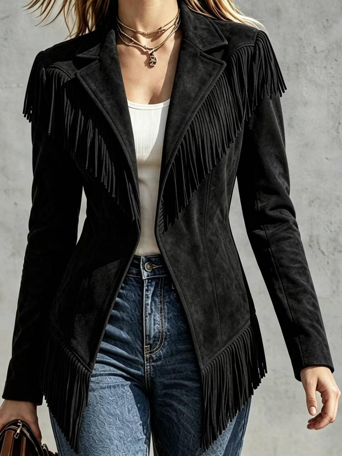 Chaqueta entallada de ante sintético con flecos y solapa