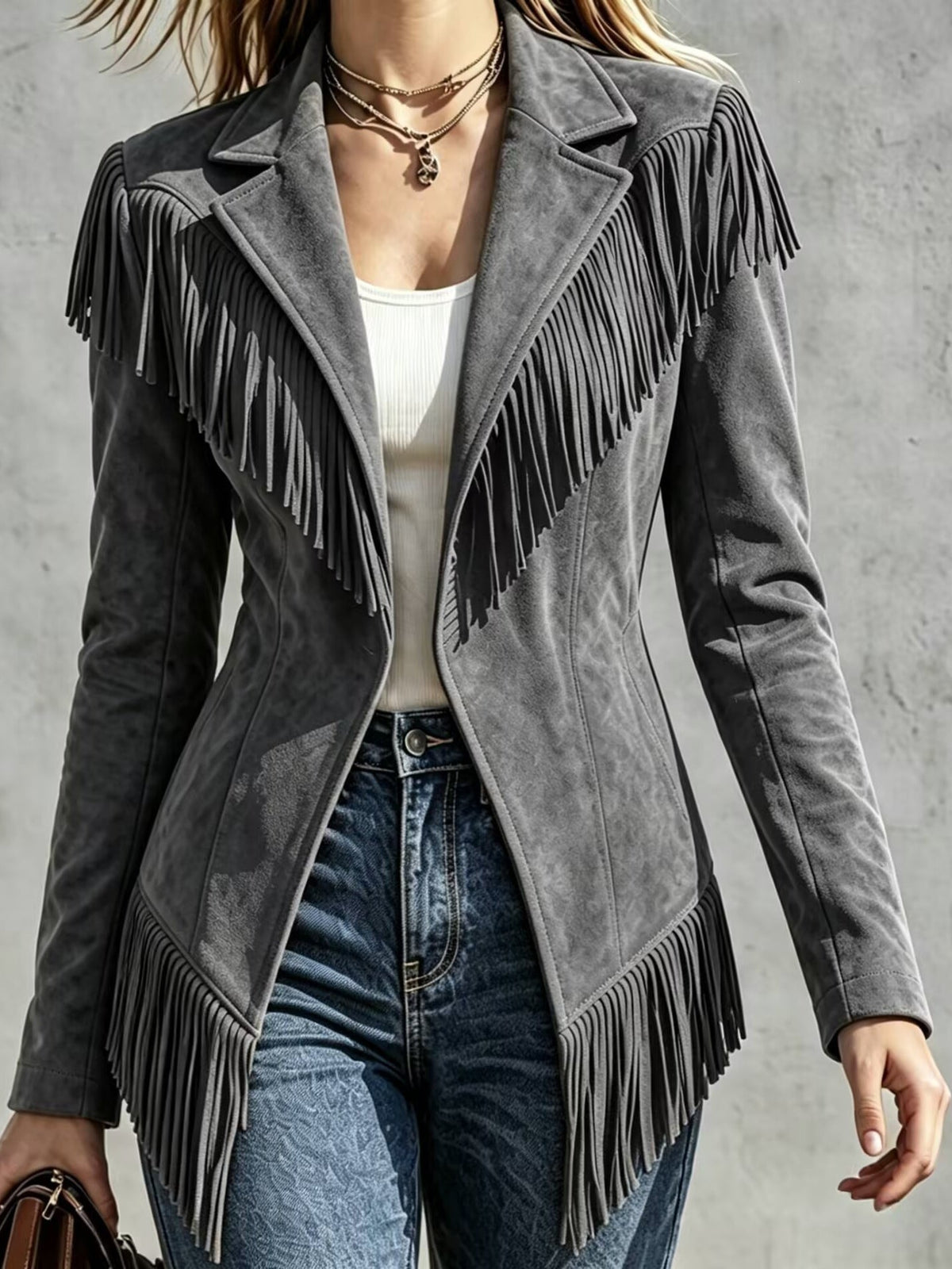 Chaqueta entallada de ante sintético con flecos y solapa