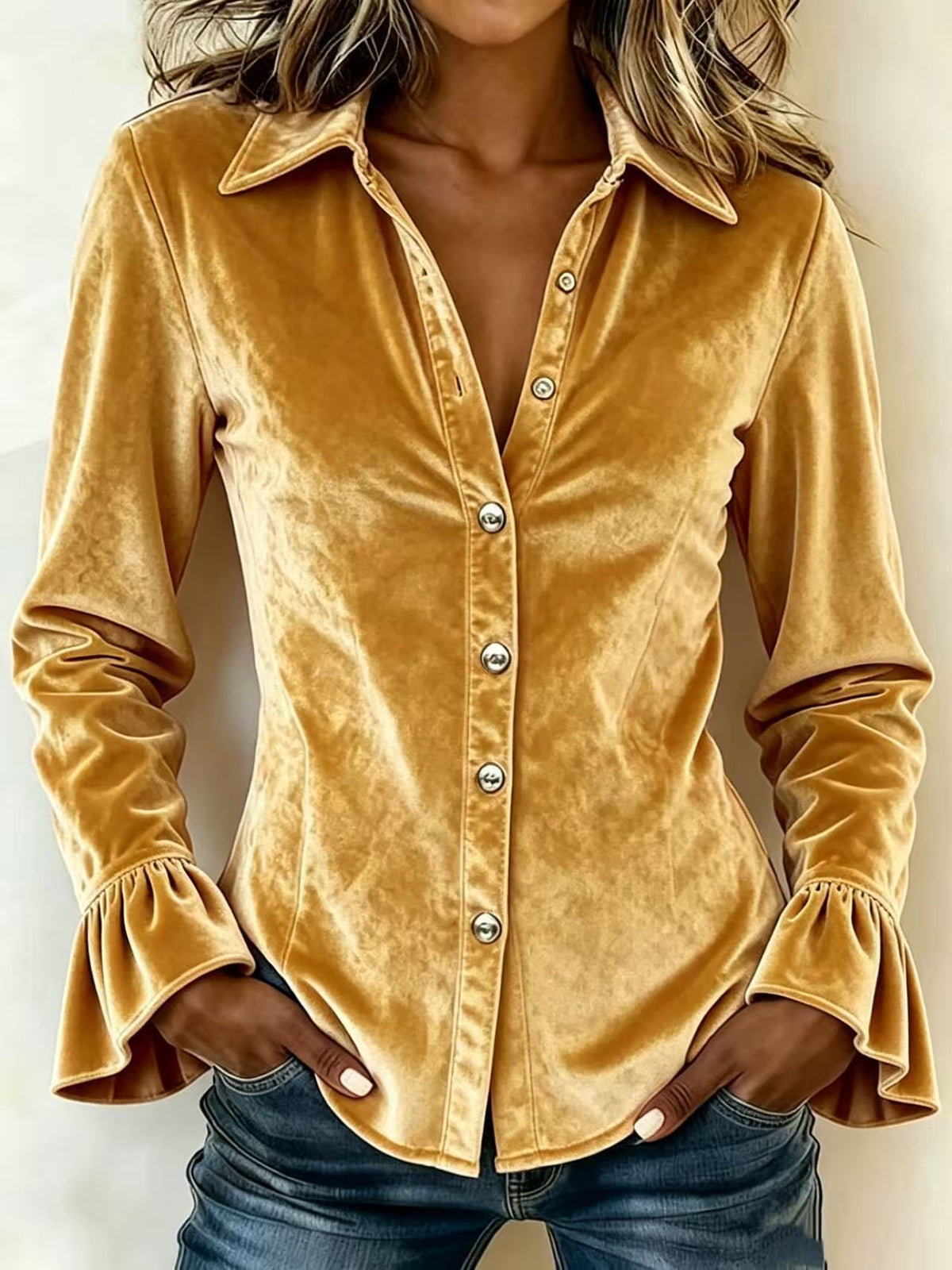Camisa de terciopelo con botones y puños de volante