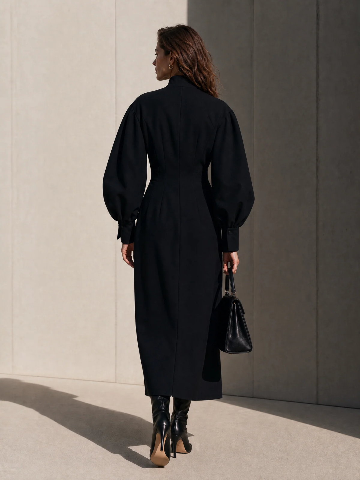 Vestido Midi Negro con Cremallera Frontal y Mangas Farol