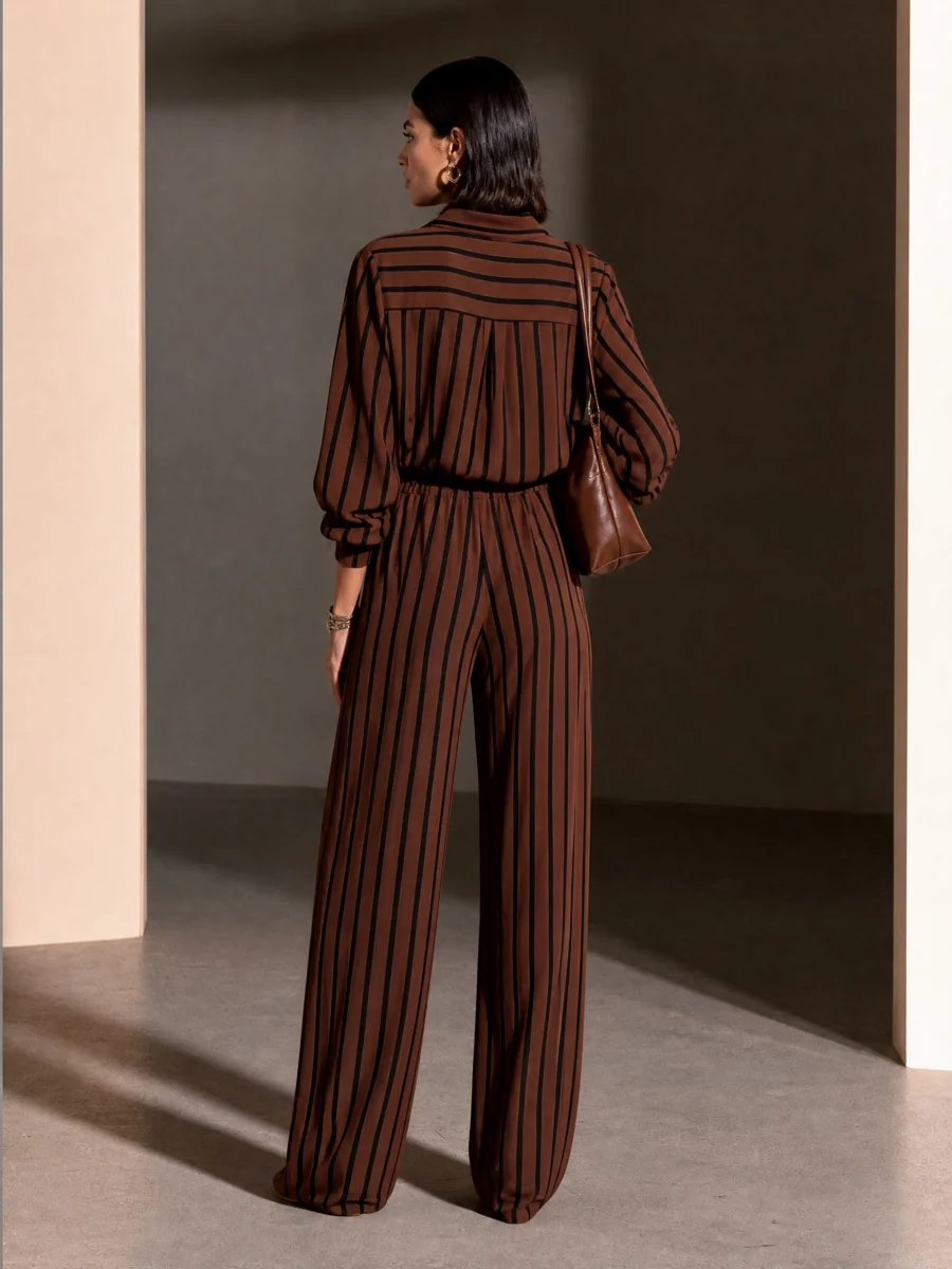 Conjunto de top a rayas con media cremallera y pantalón ancho con cintura elástica