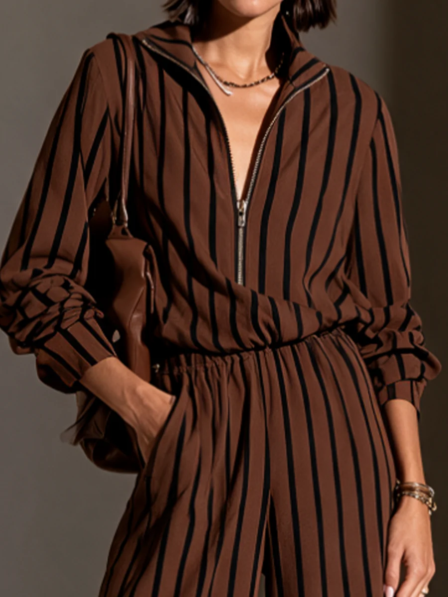 Conjunto de top a rayas con media cremallera y pantalón ancho con cintura elástica
