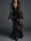 Vestido Maxi de Terciopelo Negro con Estampado Floral y Mangas de Encaje