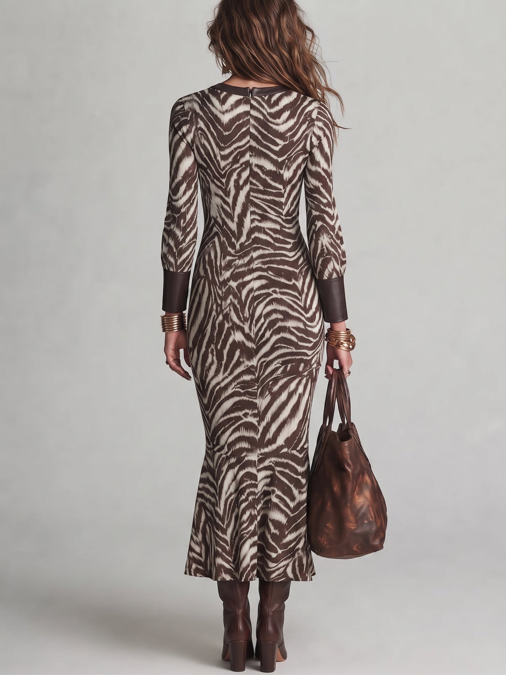 Vestido largo con estampado de cebra, escote tipo ojo de cerradura y color marrón